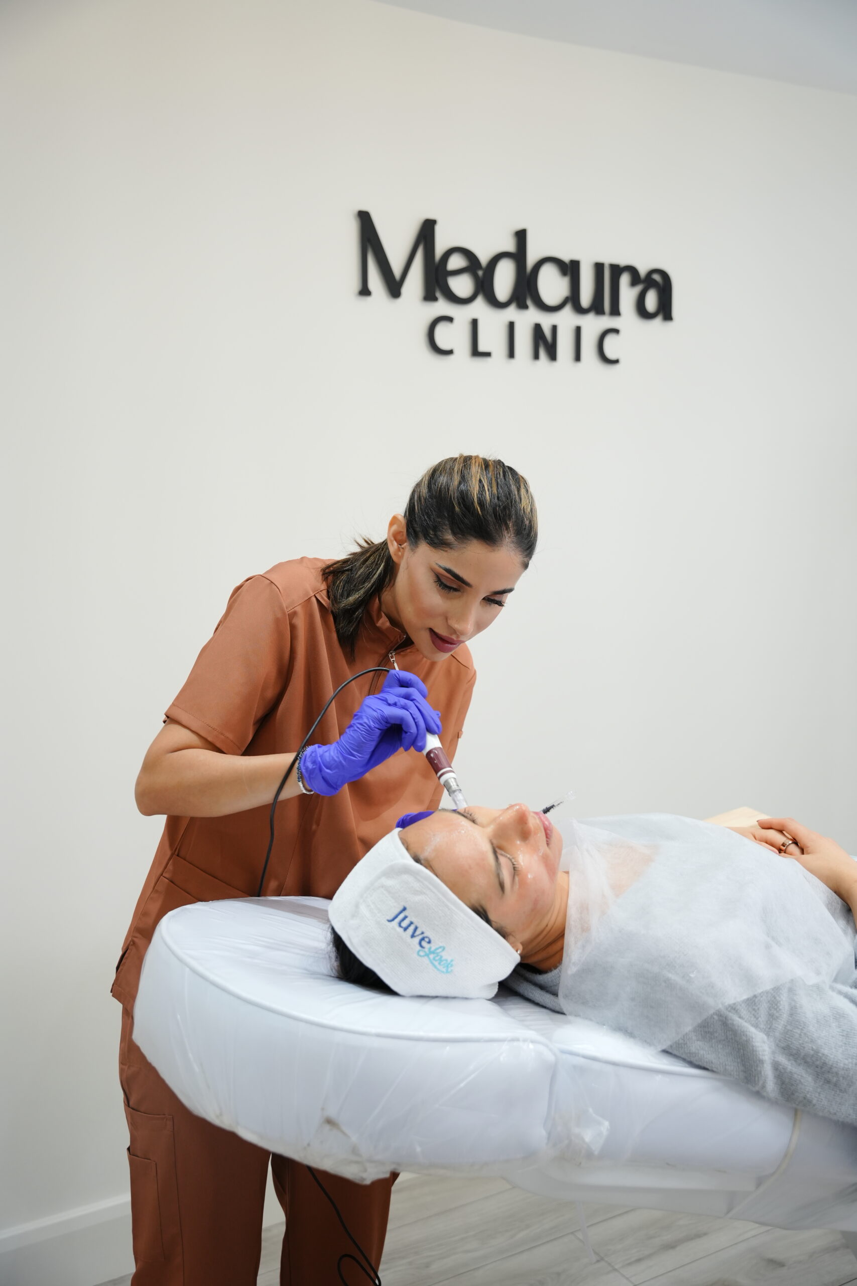 Home PRP microneedling treatment for acne scars, fine lines and skin rejuvenation in the UK